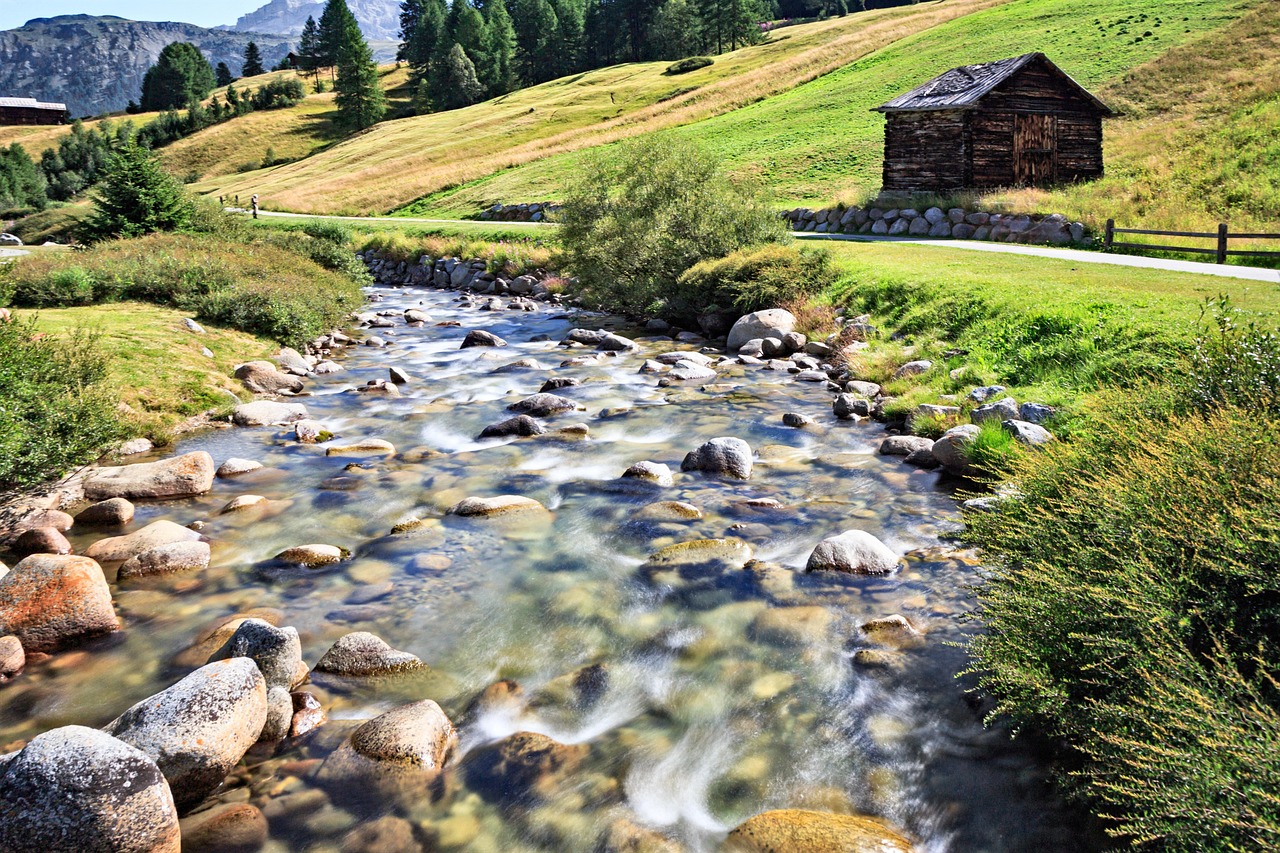 Terme naturali nella Valtellina, immerse tra le montagne, con acque termali e paesaggi mozzafiato.