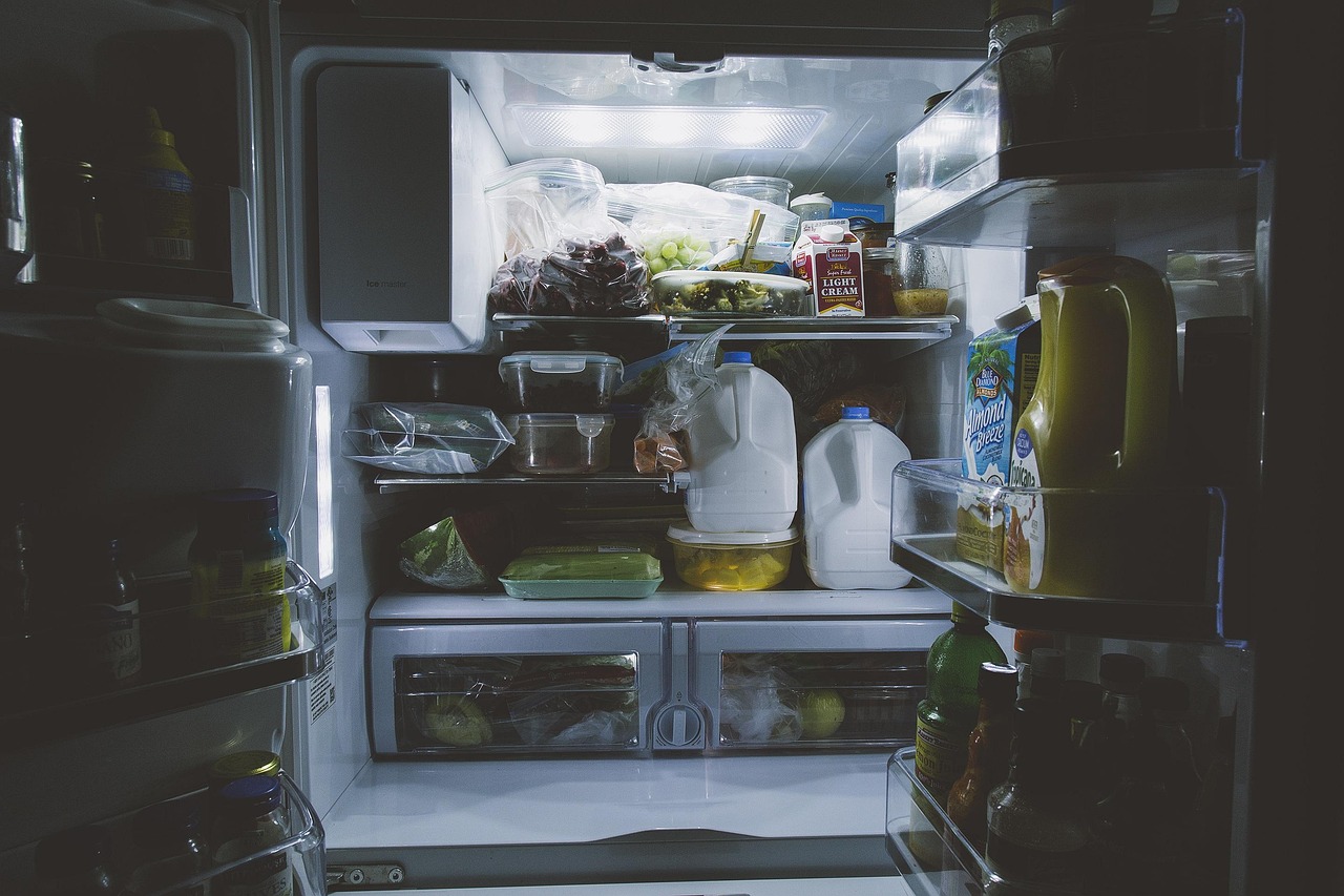 Cibi da non conservare in frigorifero, evidenziando gli errori comuni nella conservazione alimentare.