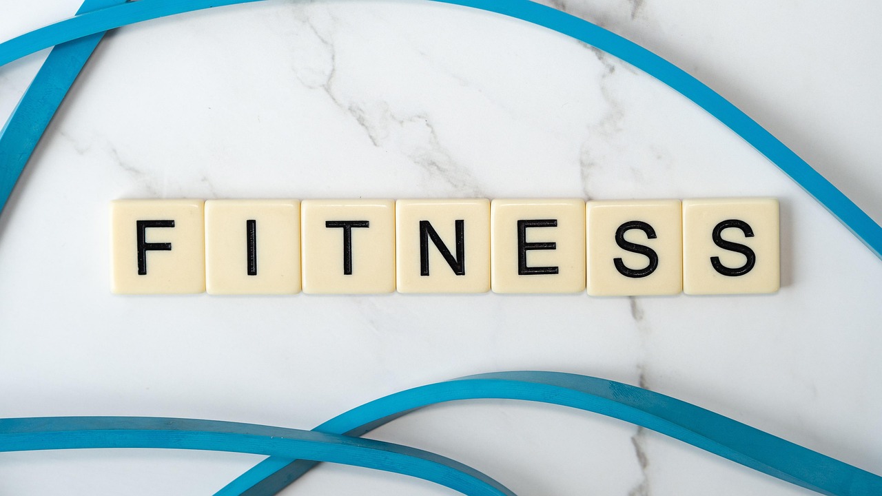 Immagine che illustra il protocollo 16-8 nel fitness, evidenziando differenze con il digiuno intermittente.